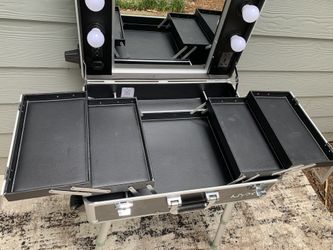 NYX Professional Makeup Artist Train Case for Sale in Dunwoody, GA
