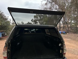 LEER Camper Shell for 2010 Toyota Tacoma – 6’ Bed