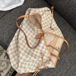 Louis Vuitton Neverfull tote bag 