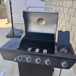 Nexgrill 4 Burner Gas Grill – Clean & Works Great – Ready for BBQ