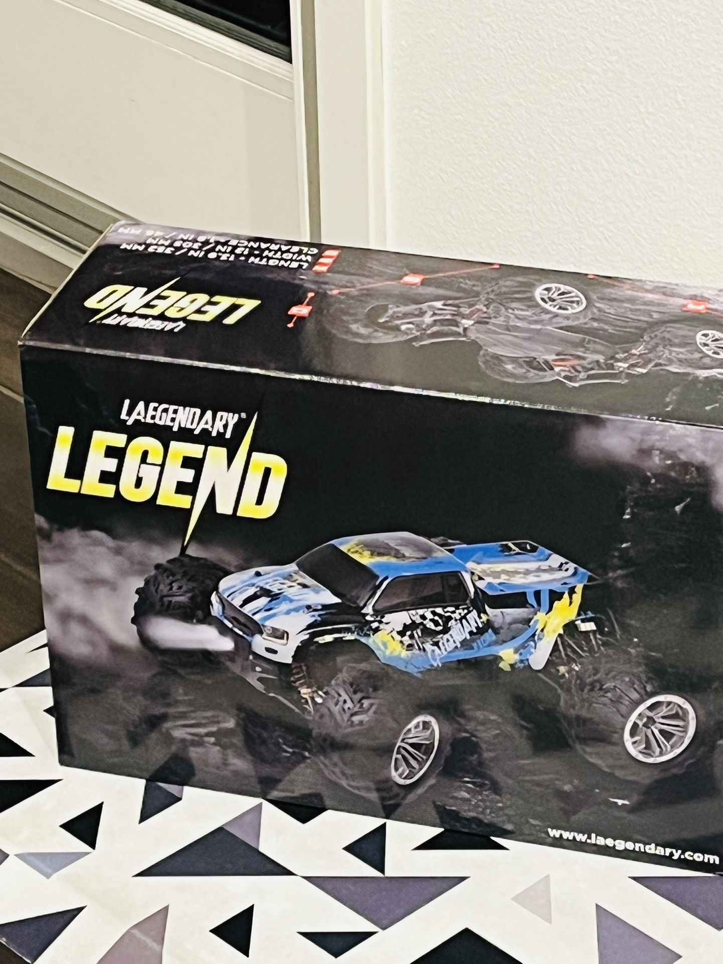 Brand New N Sealed Extremely Powerful 1:10 Scale Laegendary Monster Truck