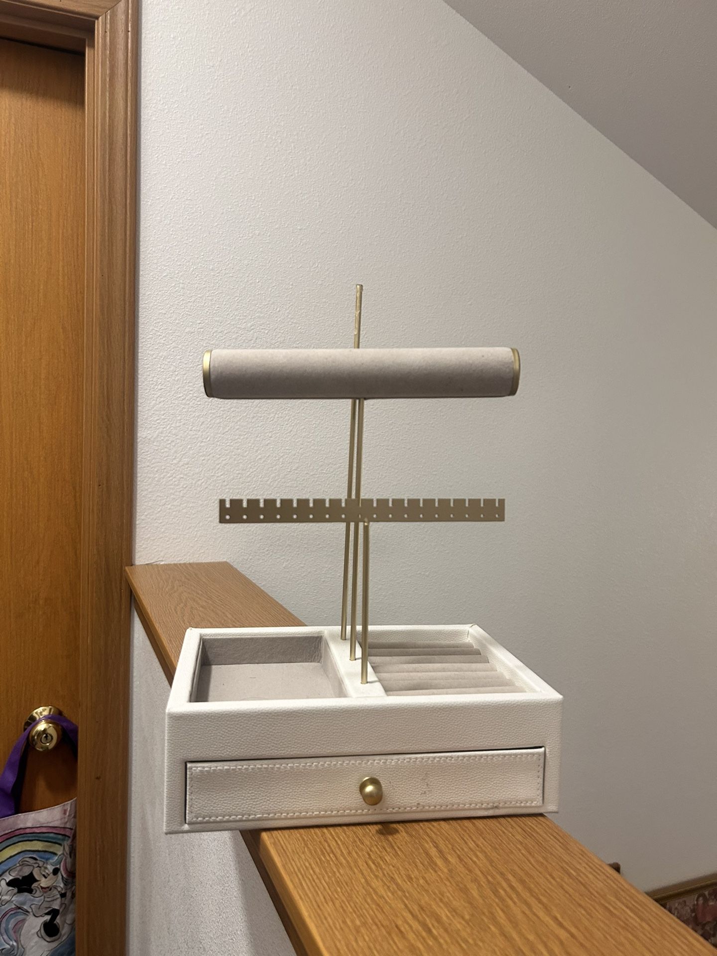 Cupcakes And Cashmere Jewelry Stand