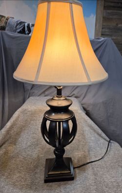 Ceader  hill style table lamp