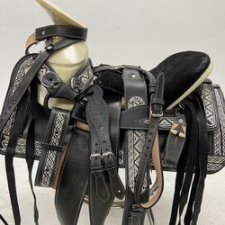 Montura Charra Bordada Con Fuste Amplio 