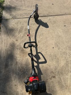 Troy-Bilt gas-powered edger features a 4-cycle engine.