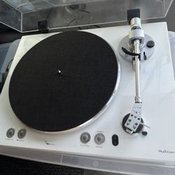 Yamaha MusicCast VINYL 500 Turntable – Wireless Streaming Record Player