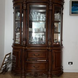 Beautiful Mahogany China Cabinet 
