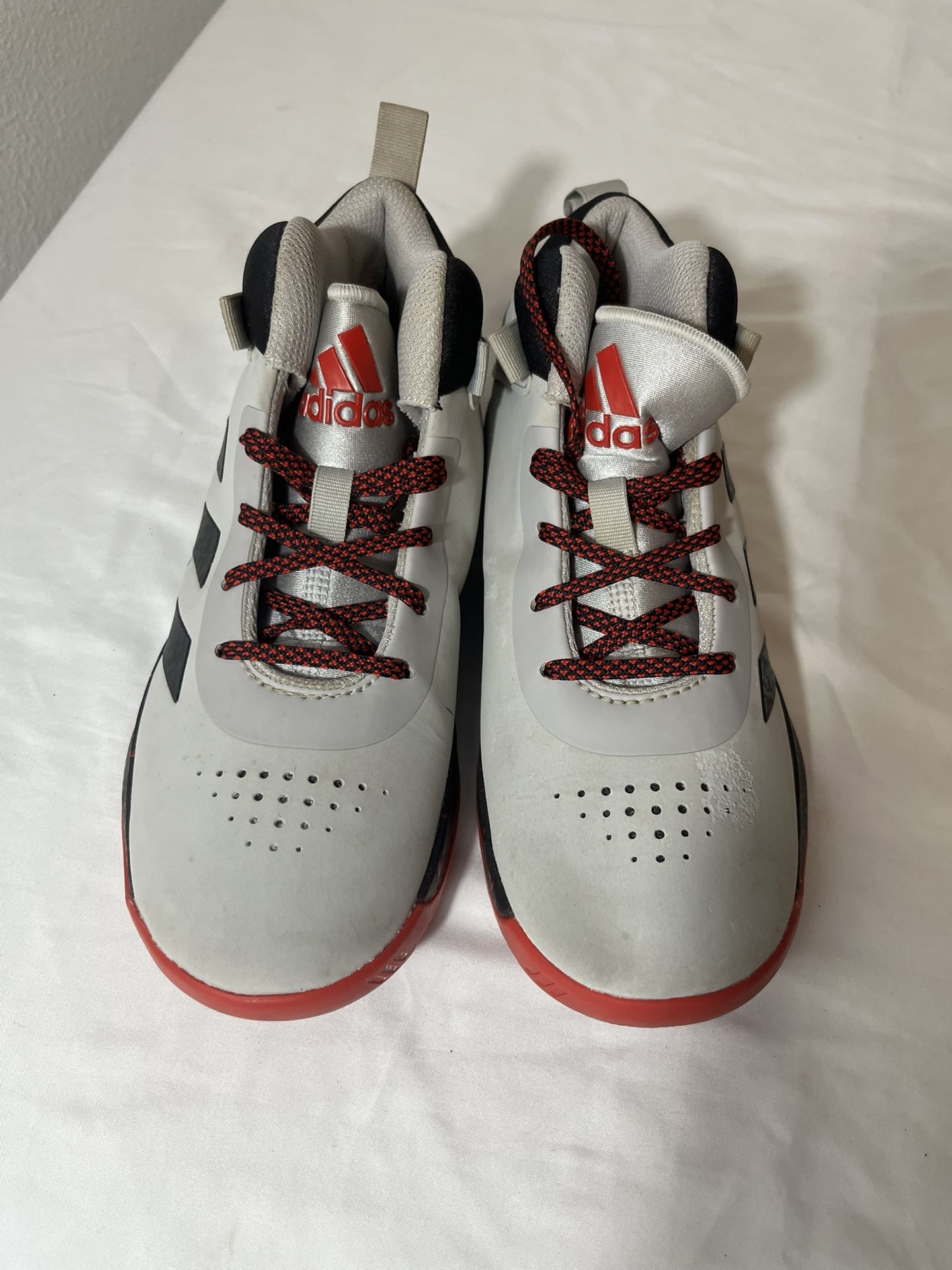 Adidas Basketball Shoes Sneakers Size 3, LVL029002 Gray, Red, Black