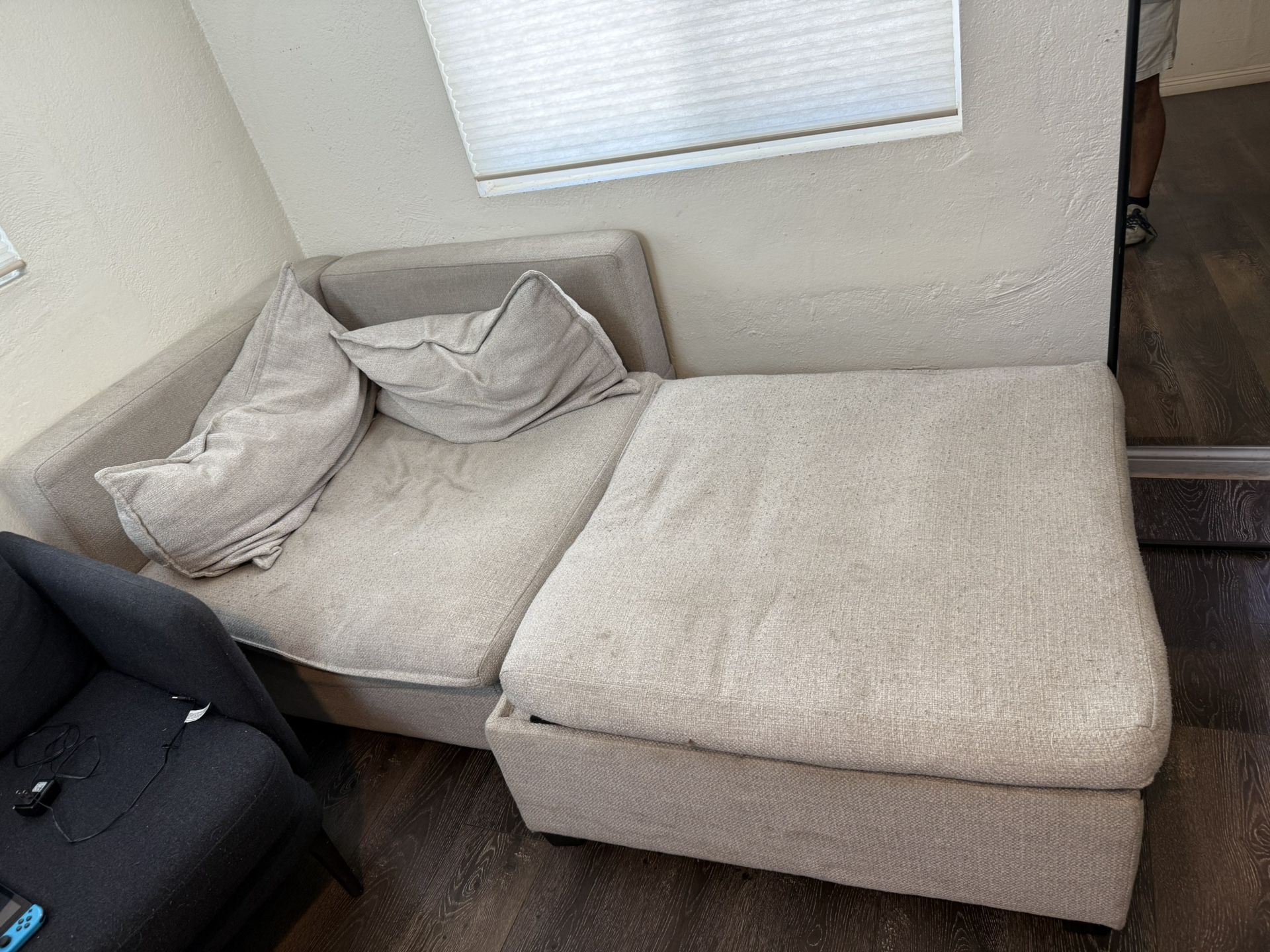 Sectional couch with ottoman - $950 OBO (pico union)
