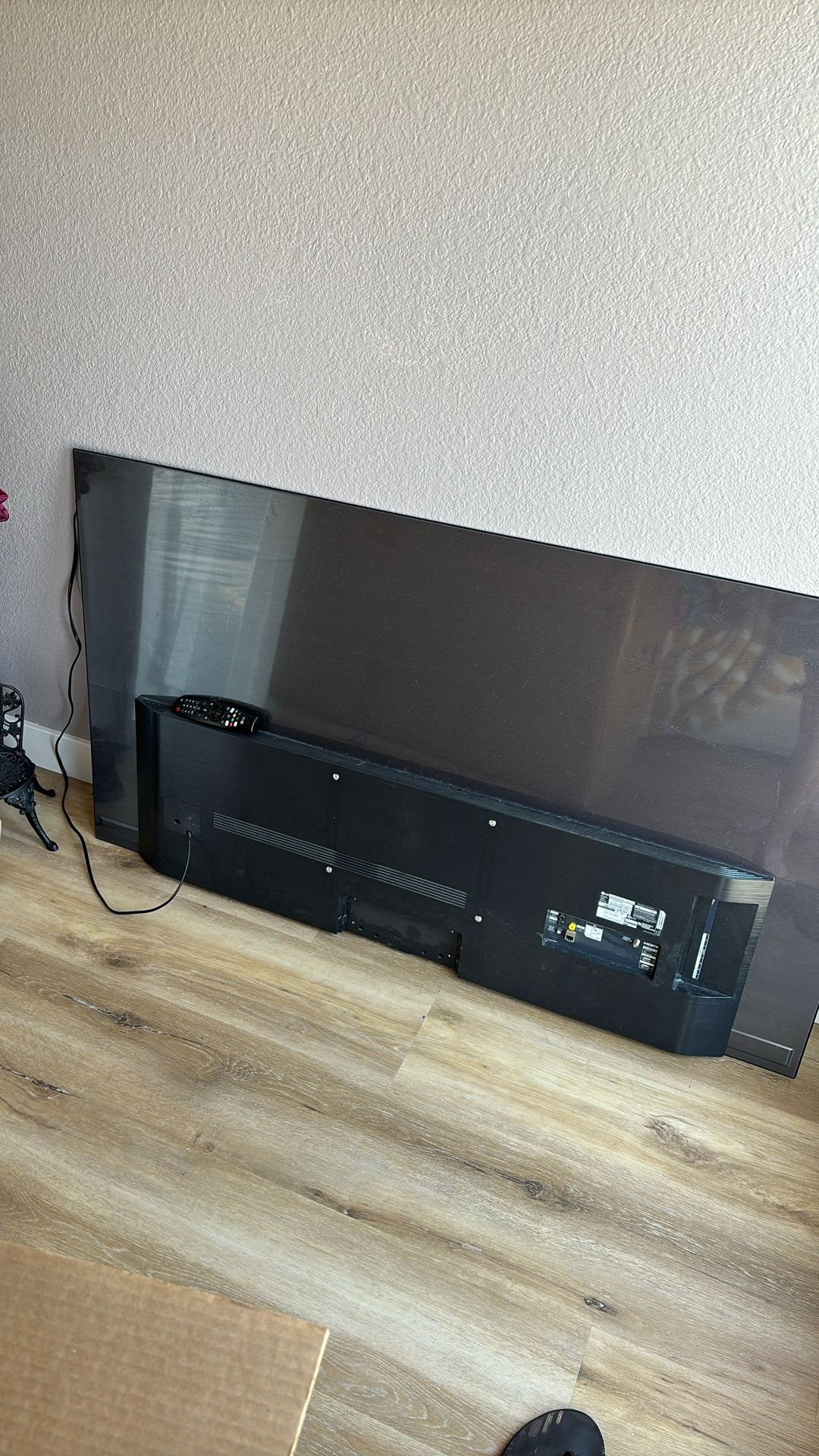 LG 65” C9 OLED - Broken Panel