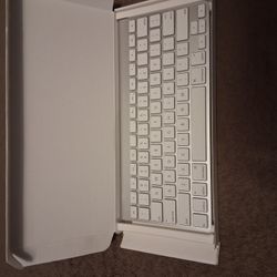 Apple Wireless Keyboard, MC184LL/B, 39 DLLS.