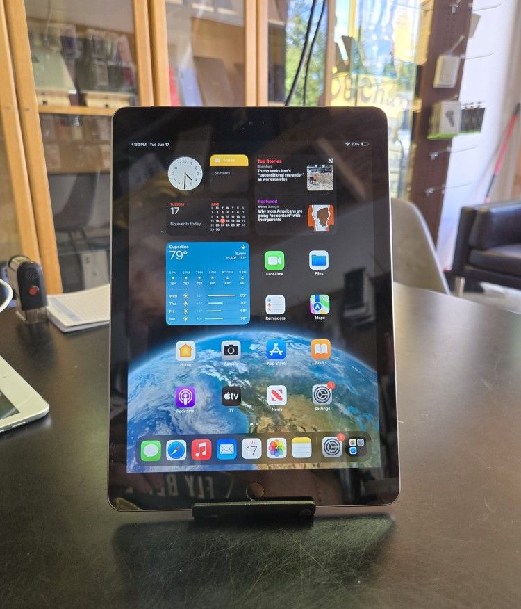 Ipad 6th Generation WiFi/Cellular Unlocked 32gb