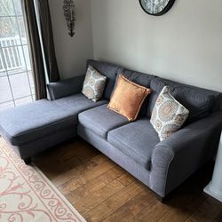 Couch with Moveable Chaise 