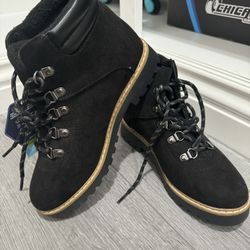 Black Boots 