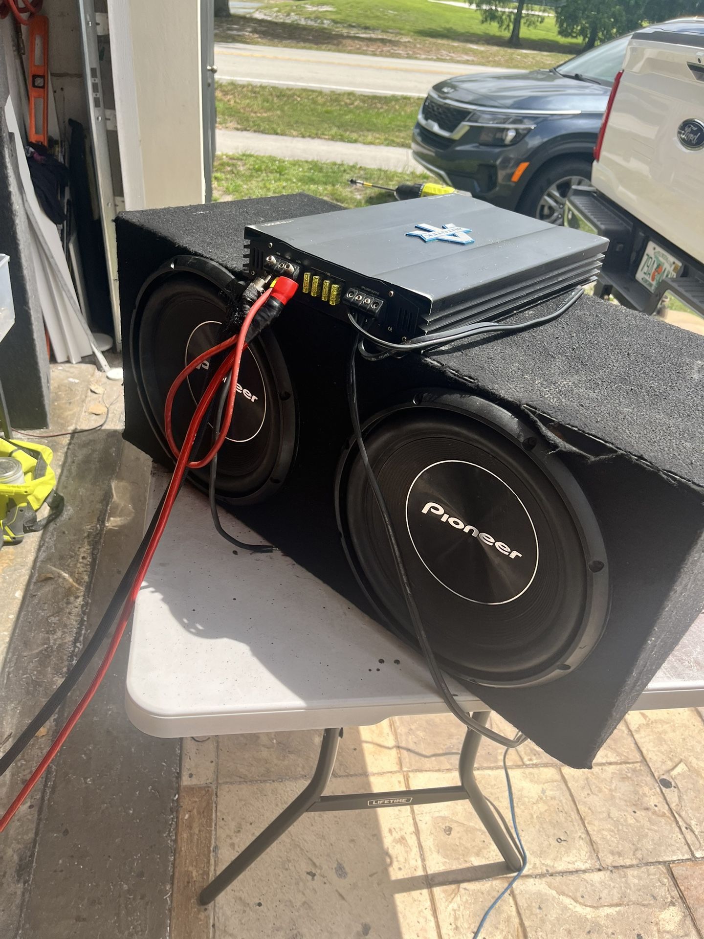 2000 Watt Amp 3000 Watt Max 12” Subs All Working Perfect