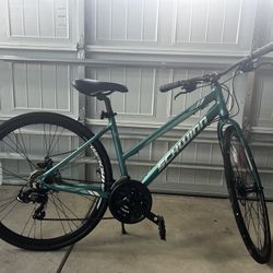 Schwinn Women’s Circuit 700c/28" Hybrid Bike – Lightweight & Fast – Great Condition!