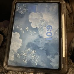 A16 2024 iPad Blue Perfect Condition Comes With Type C Apple Pencil