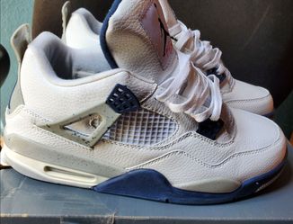 Jordan 4 Retro Midnight Navy. Size 10