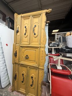 Beautiful H33”L79”x 20” W