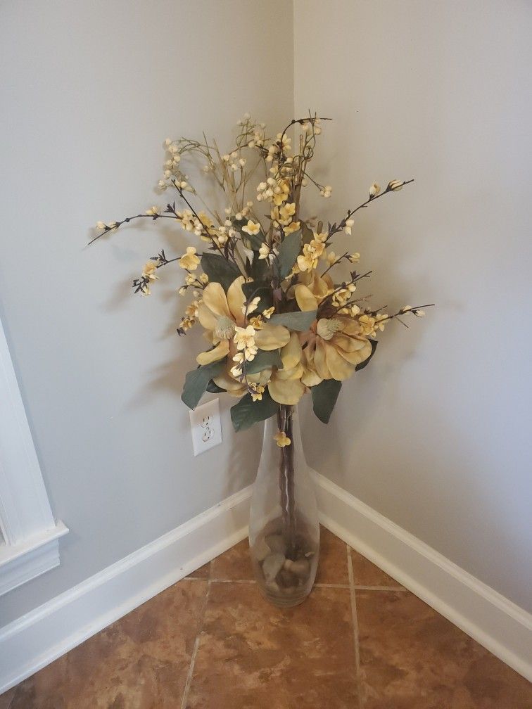 Vase & Flower Arrangement