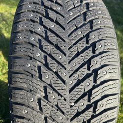 4 Lightly Used Hakkapeliitta EV Studded Winter Tires Tesla Y 255/45R19