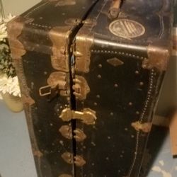 Upholstery Steamer Trunk