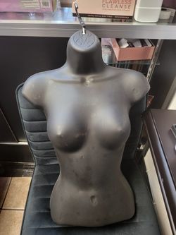 VARIOS MANIQUIS