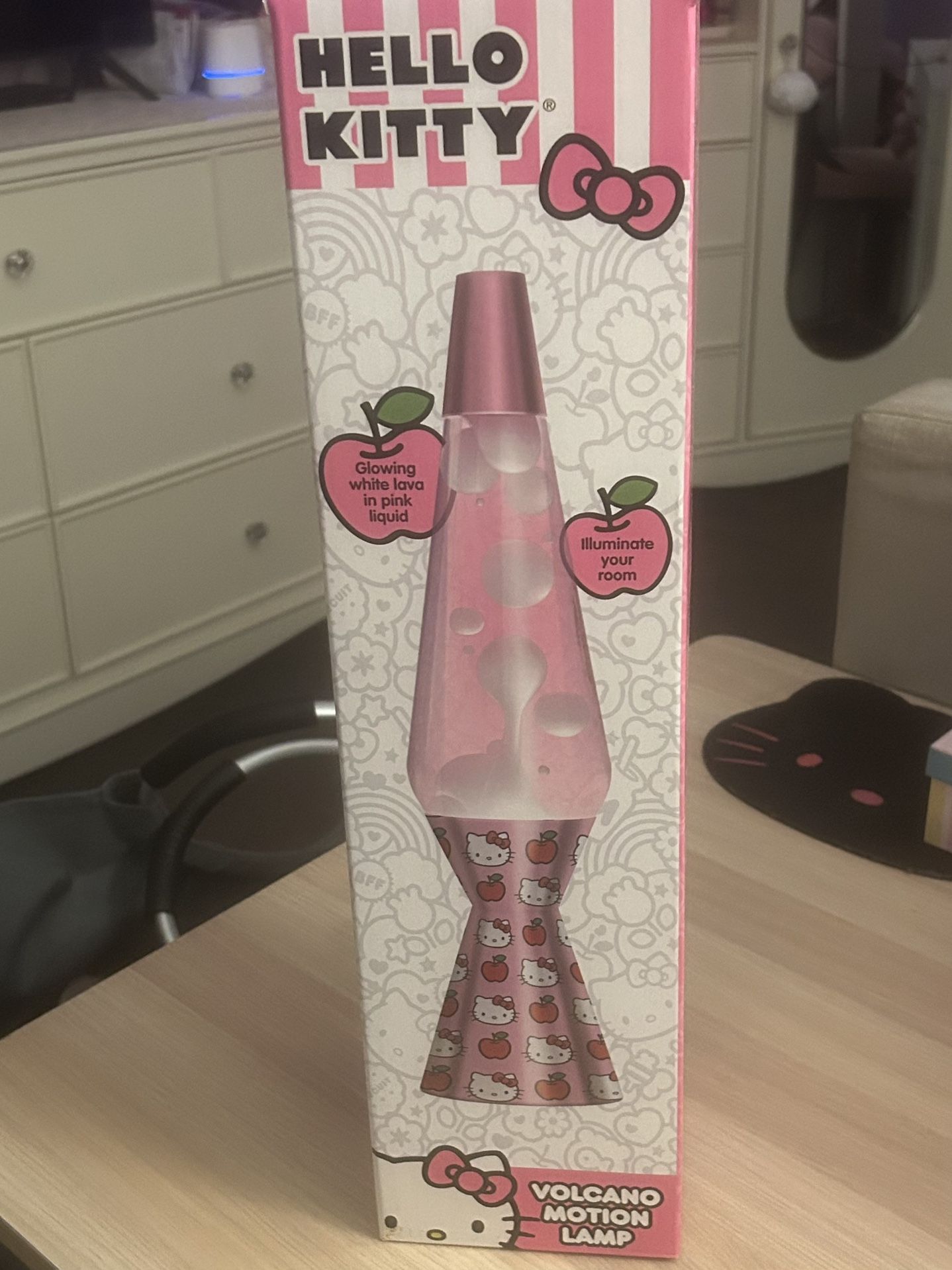 Hello Kitty, lava lamp