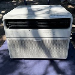 Toshiba Air Conditioner 12,000 BTU  Works Great One Month Old