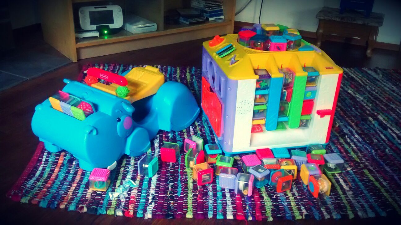 Fisher Price Peek a Blocks Cube and Hippo Eater