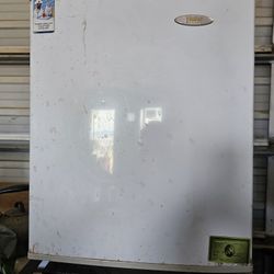 Refrigerator Mini 💯 working Order Need Litle  Lean Work Like Champion 