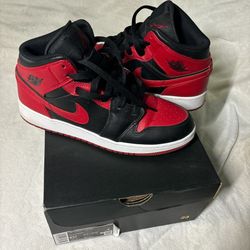 Jordan 1 Mid