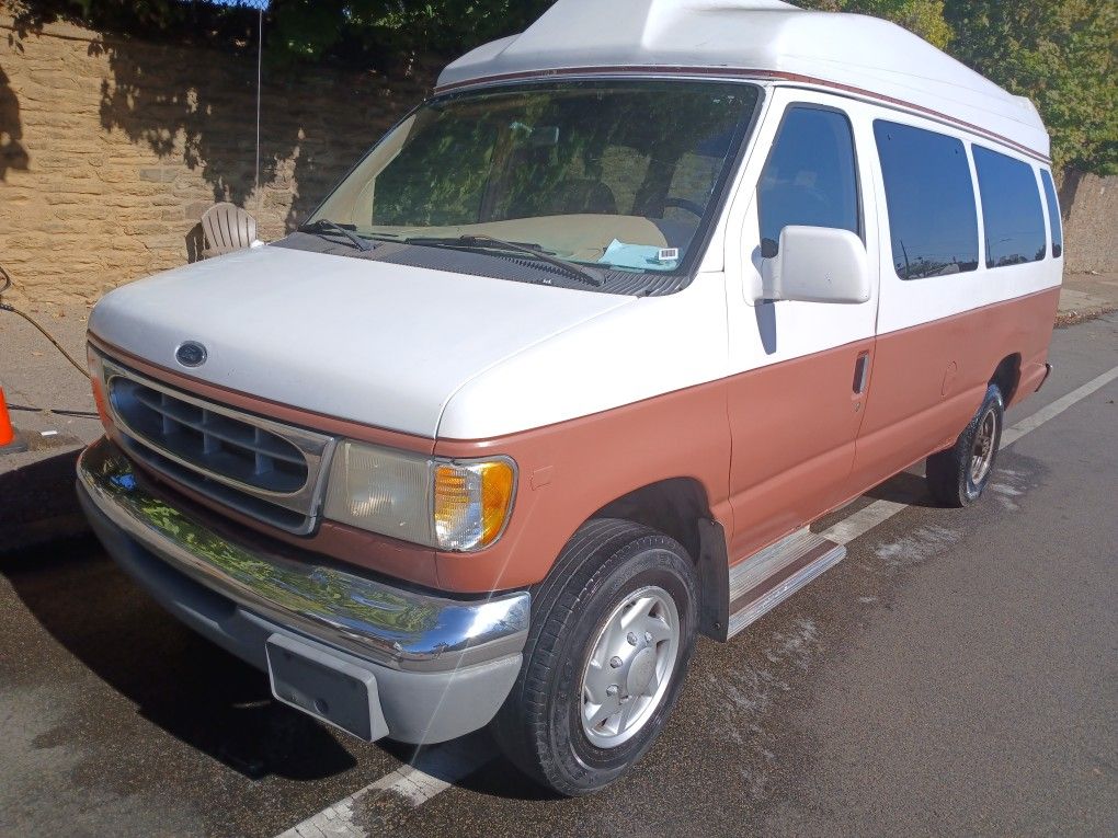 1999 Ford Club Wagon