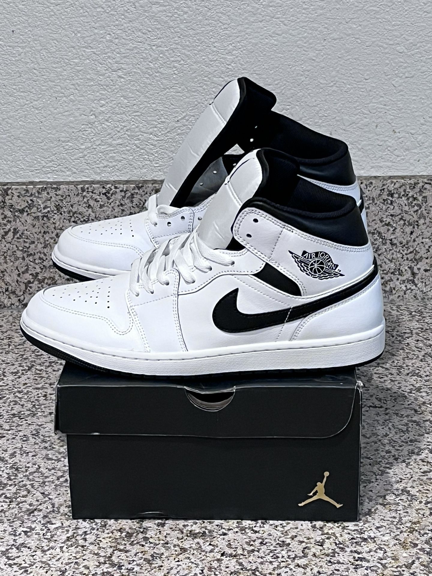 BRAND NEW NIKE AIR JORDAN 1 MID SHOES WHITE BLACK REVERSE PANDA MENS SIZE 11.5