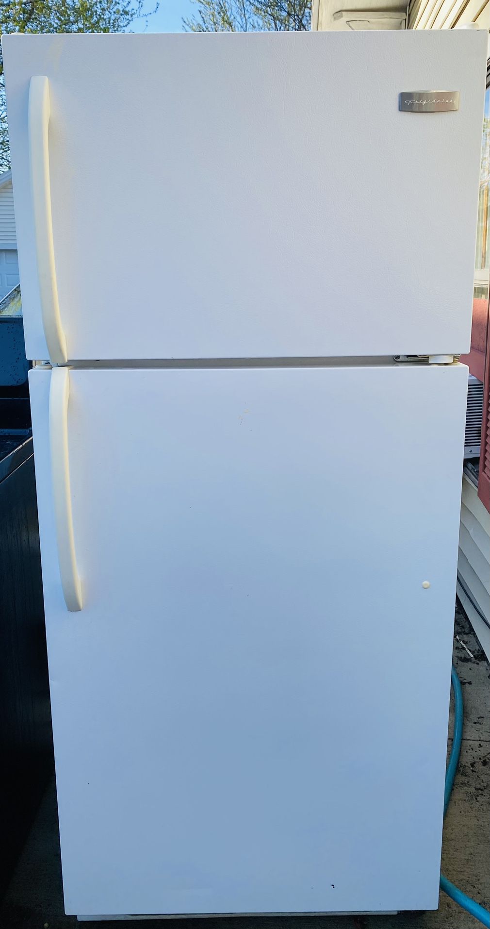 Refrigerator - Freezer (Brand: Frigidaire)