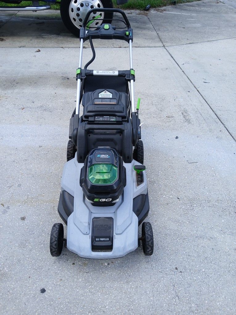 EZ-GO ELECTRIC LAWNMOWER(NO BATTERY OR CHARGERS