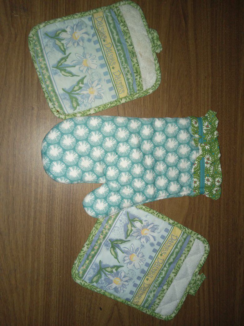 Pot Holders  , Lace , And Bread Basket Cover (Please See My Other Items Listed)