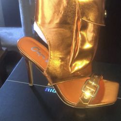 NEW size 7 Only 1 Left