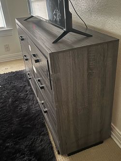 Gray Wood Grain 6-Drawer Dresser