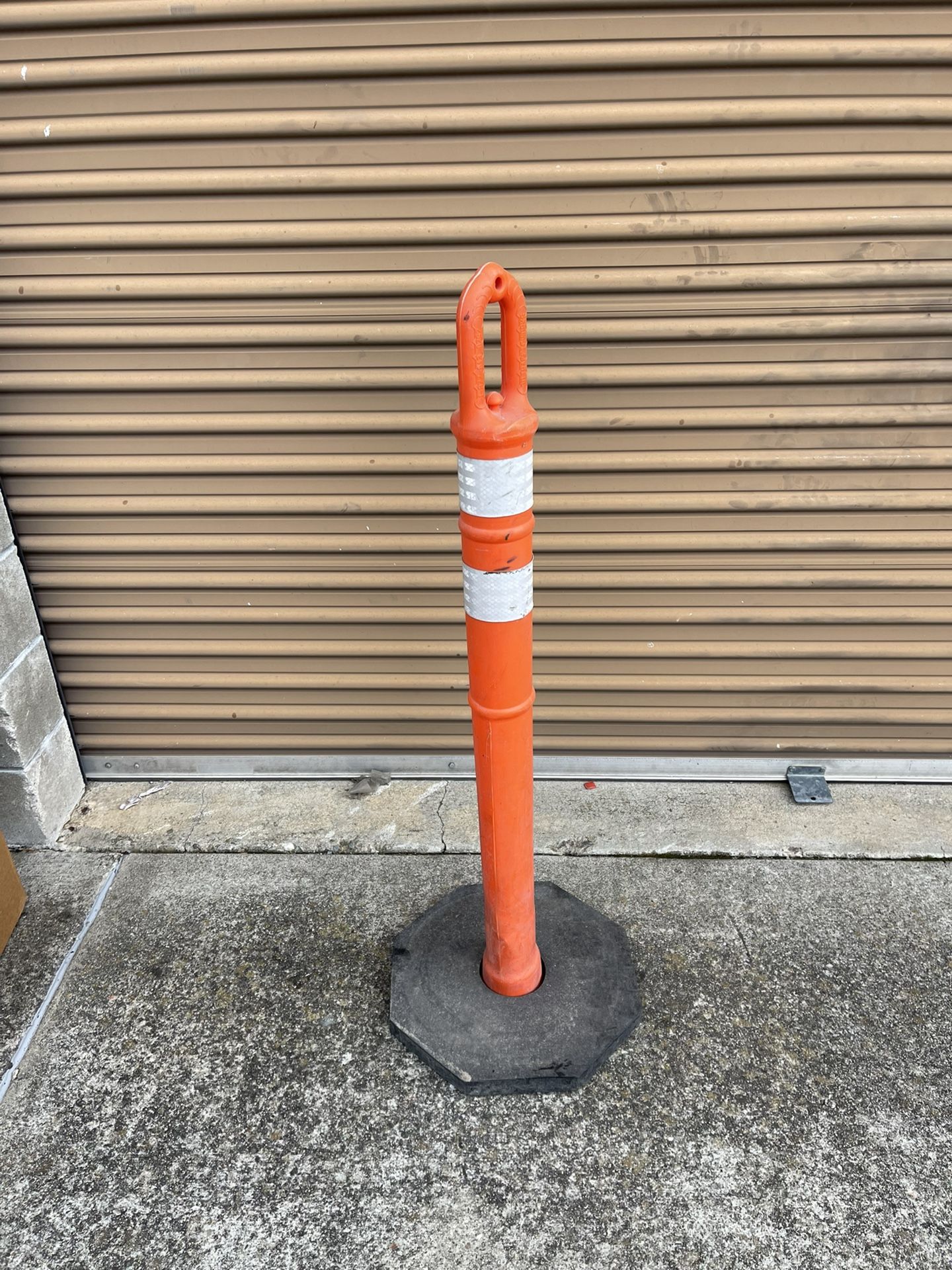 Commercial 4’ Pylon