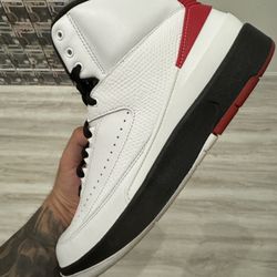 Air Jordan Retro 2 Chicago 