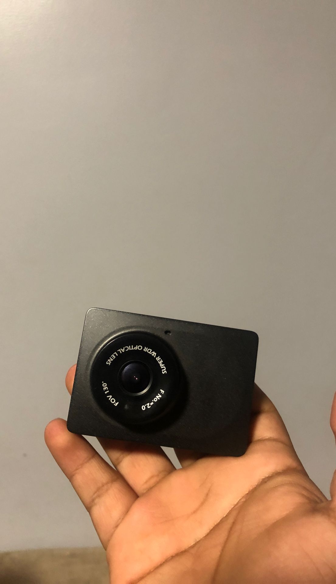 YI car camera comes with charger