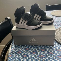 Toddlers   Adidas  Size 5
