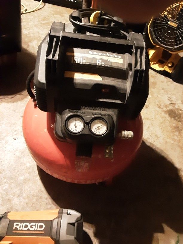 Craftsman 6 Gallon Pancake Air Compressor With 2 Nail Guns for Sale in Houston, TX OfferUp