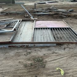 Stall pieces and stall doors