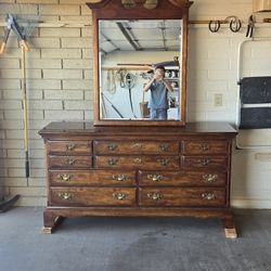 Dresser 