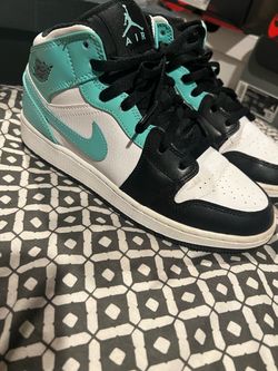 Air Jordan 1 Mid Tropical Twist, size 5.5Y