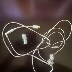 2024 ChargeWorx Lightning Earphones for iPhone - New with Mic & Remote