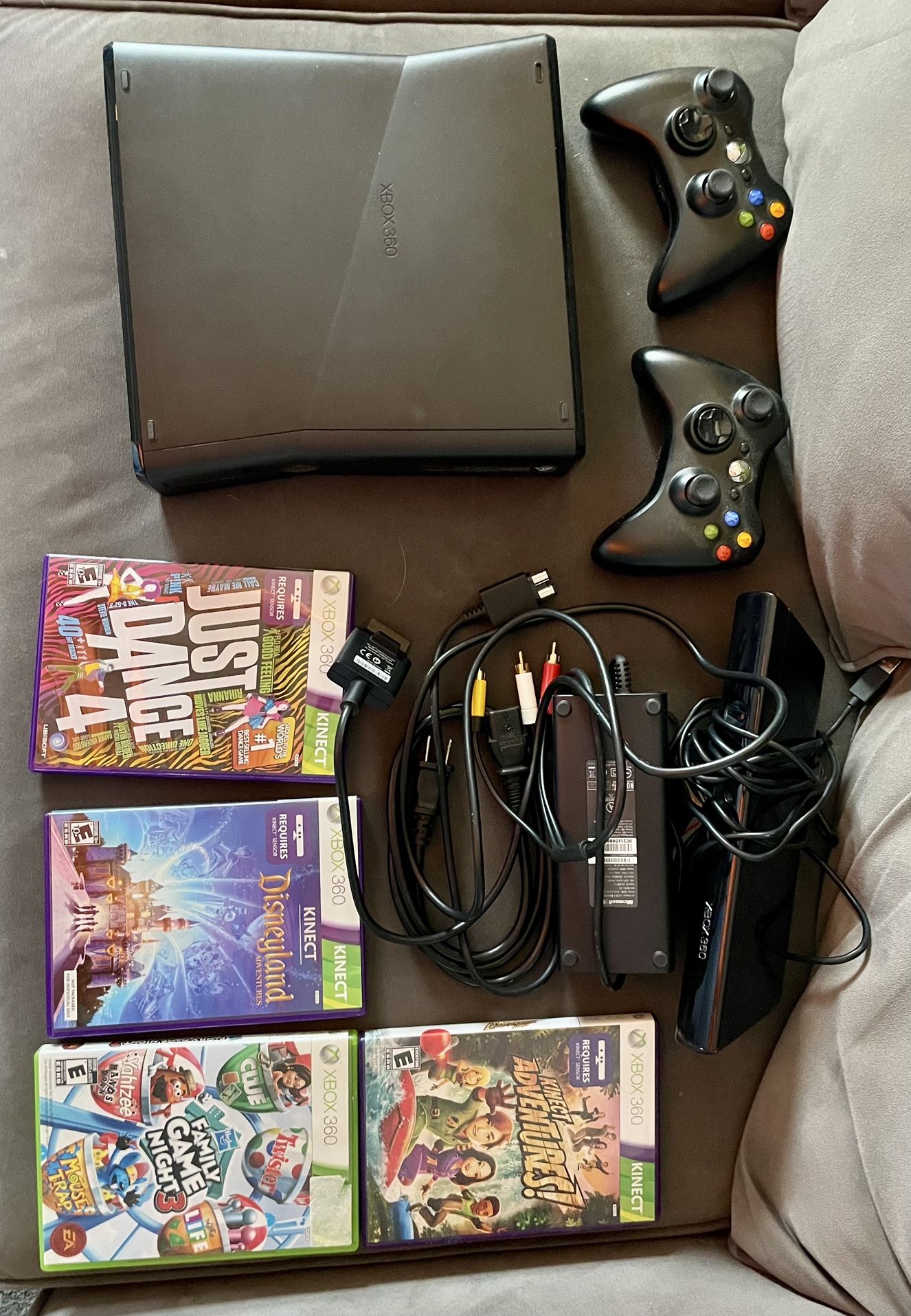 Xbox 360 W/ Kinect
