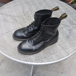Lightly Used Genuine Dr Martin Airwalk. Size 12